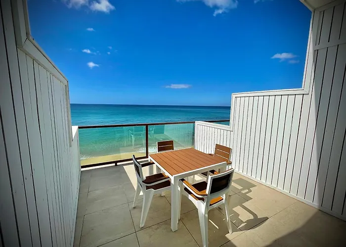 1 Corcega Beachfront Suites